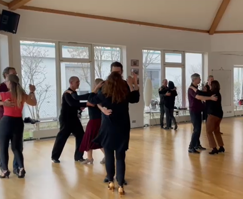 Menschen die Tanzen in Bamberg Bachata