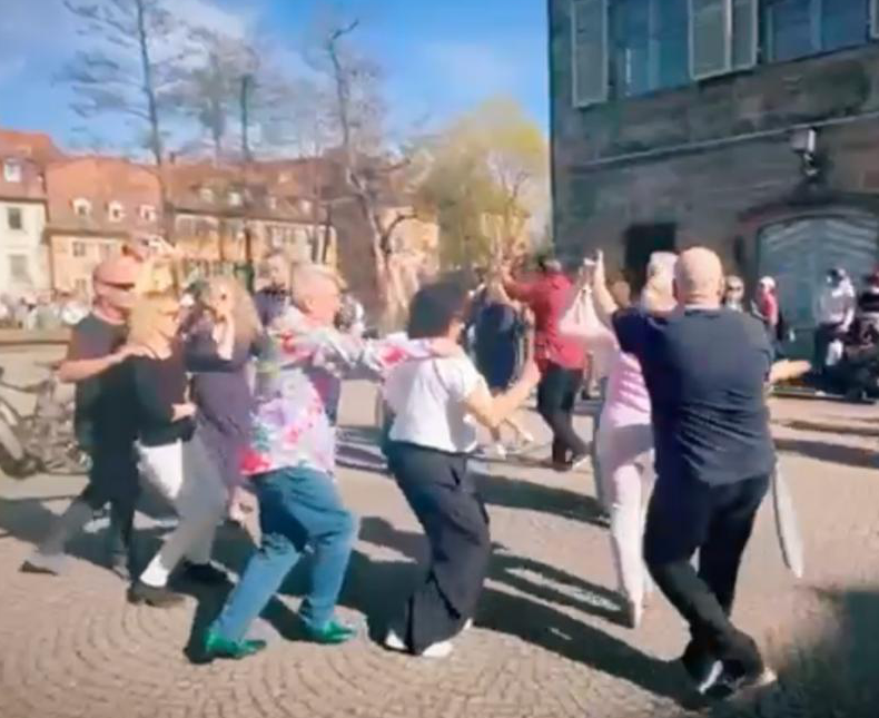 Menschen die Tanzen in Bamberg Salsa
